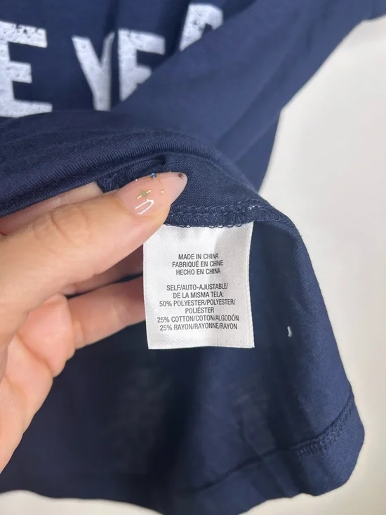 NWT Favorite Daughter Mom of the Year Graphic T-Shirt Nazy size medium - Picture 7 of 8